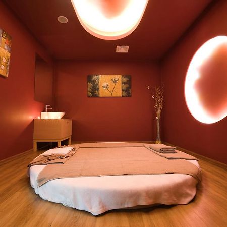 Salamis Bay Conti Resort Hotel & Casino 파마구스타 외부 사진 A massage room at a spa