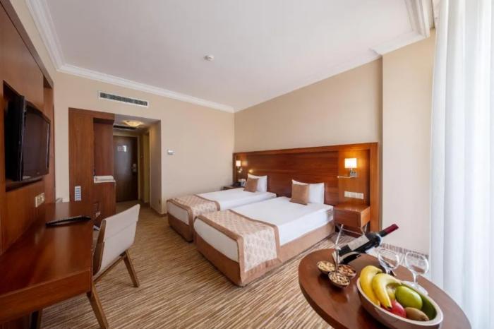 Salamis Bay Conti Resort Hotel & Casino 파마구스타 객실 사진 A room at the hotel