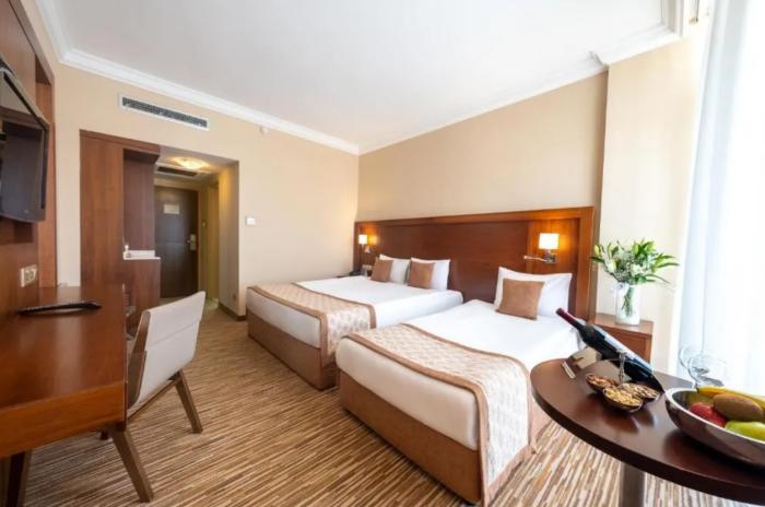 Salamis Bay Conti Resort Hotel & Casino 파마구스타 객실 사진 A room at the hotel