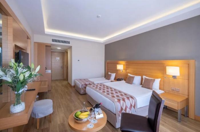 Salamis Bay Conti Resort Hotel & Casino 파마구스타 객실 사진 A room at the hotel