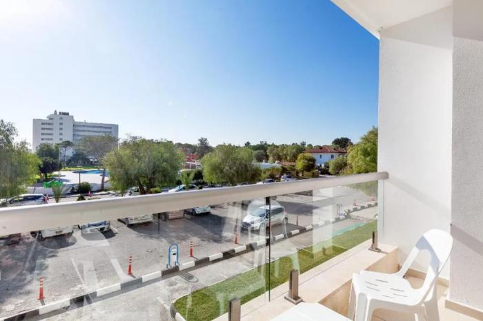 Salamis Bay Conti Resort Hotel & Casino 파마구스타 객실 사진 A view from the balcony of a hotel room