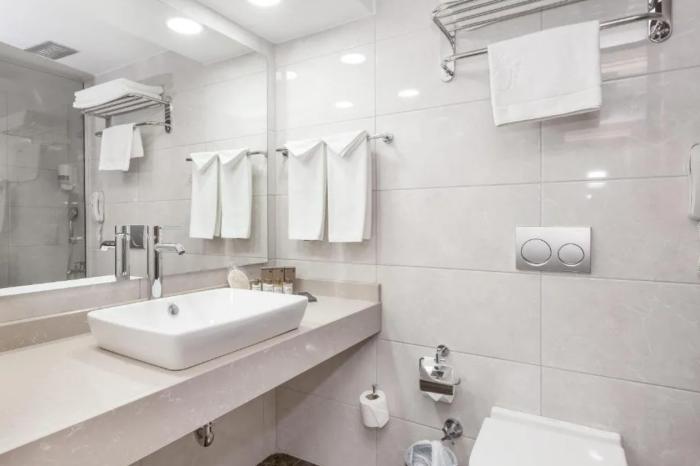 Salamis Bay Conti Resort Hotel & Casino 파마구스타 객실 사진 Bathroom