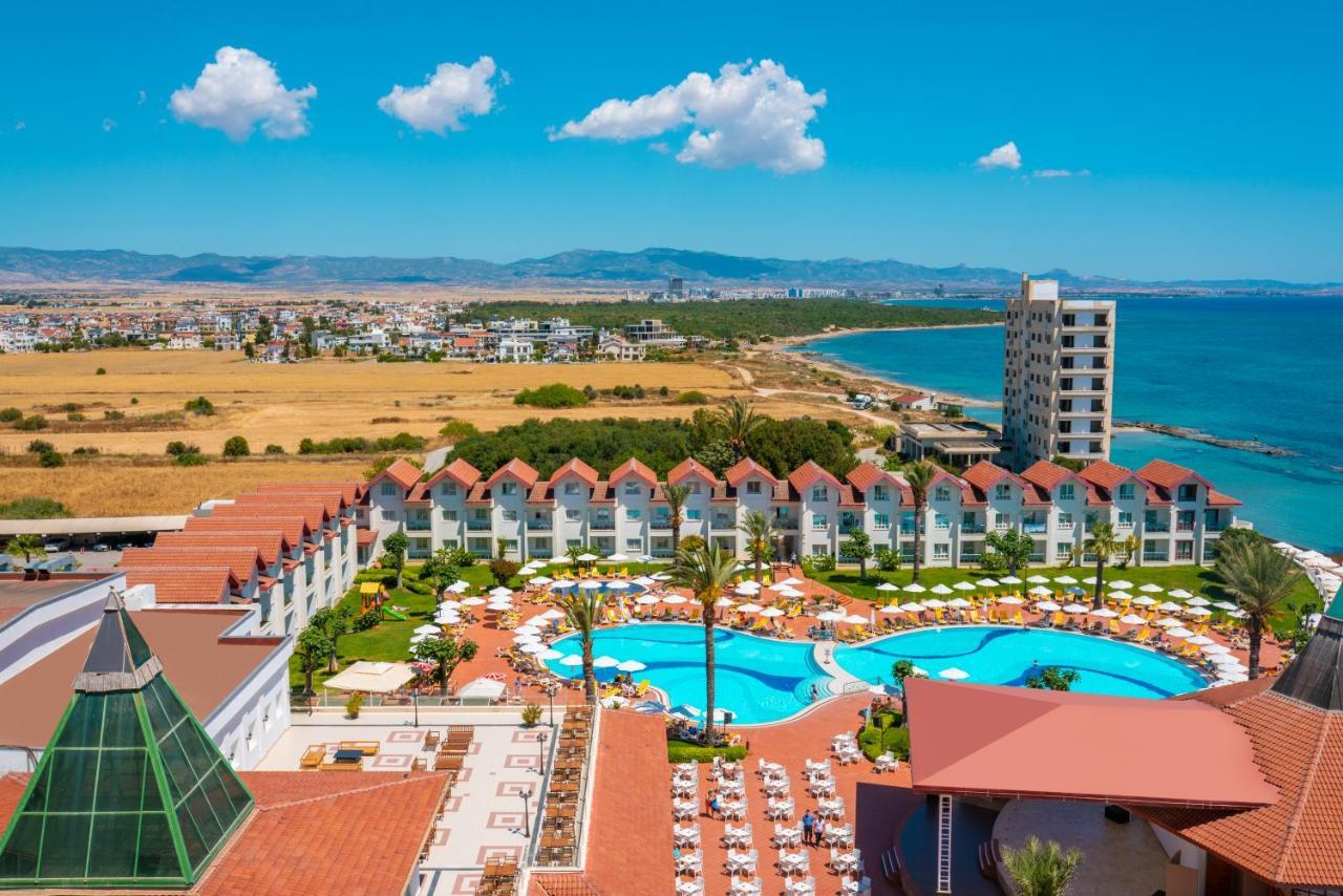 Salamis Bay Conti Resort Hotel & Casino 파마구스타 외부 사진 A view of the hotel