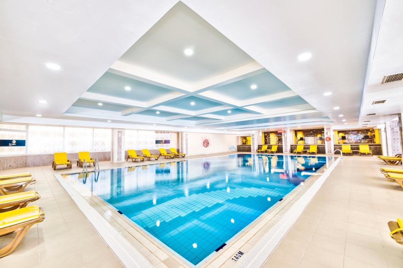 Salamis Bay Conti Resort Hotel & Casino 파마구스타 외부 사진 The swimming pool at the hotel